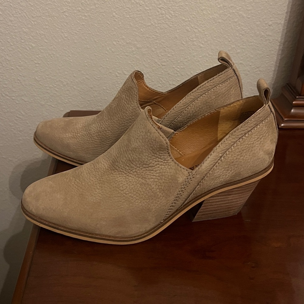 Lucky Brand Women’s Vennia Bootie-Taupe size:7 - Picture 7 of 11